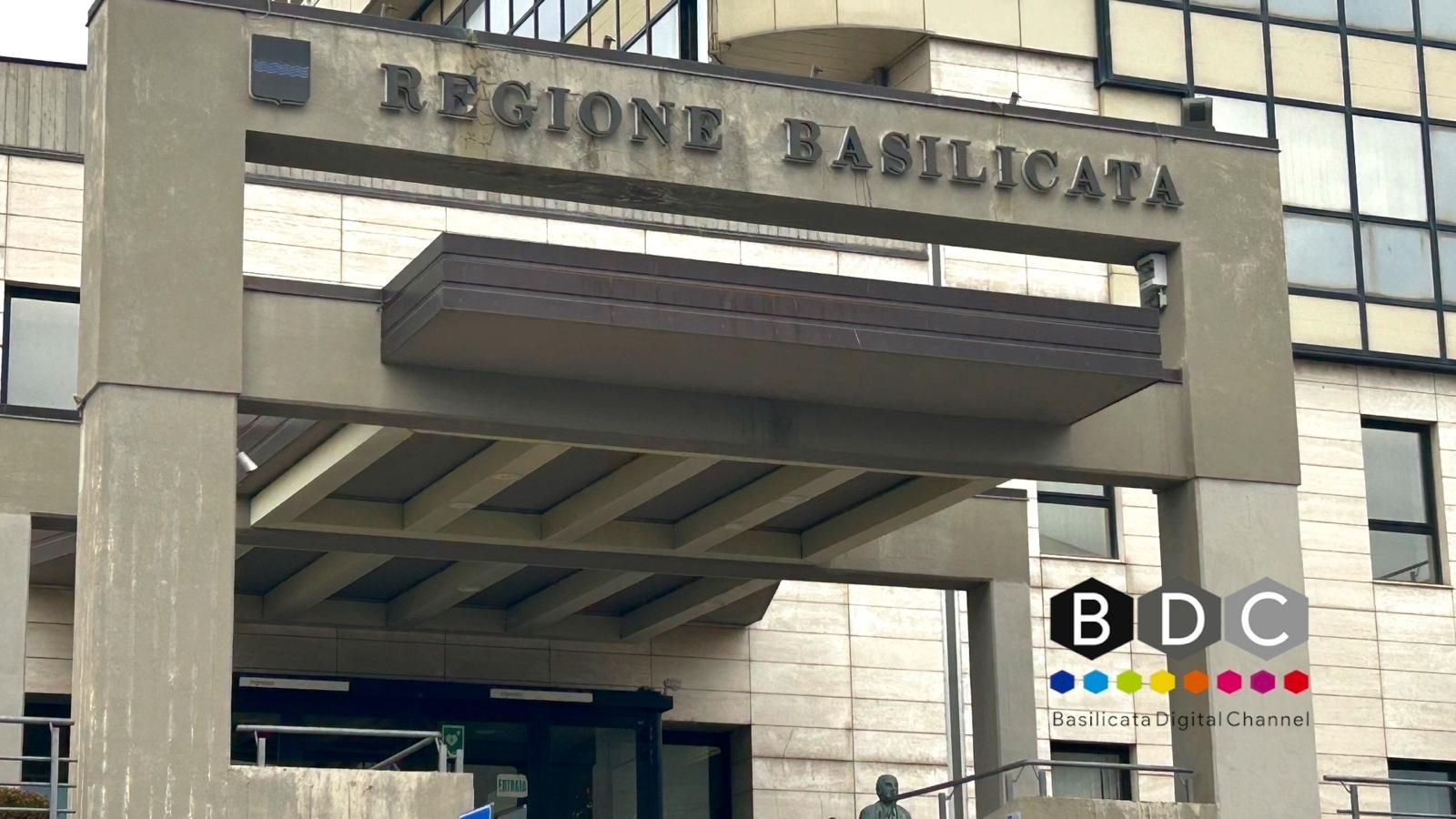 VITALIZI, TATTICISMI PER RINVIARE IL CONSIGLIO REGIONALE E NESSUNA RISPOSTA DALLA CONSULTA PER IL REFERENDUM 